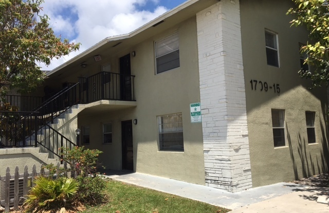 2/2 Condo located in Downtown Lake Worth!  COMING SOON