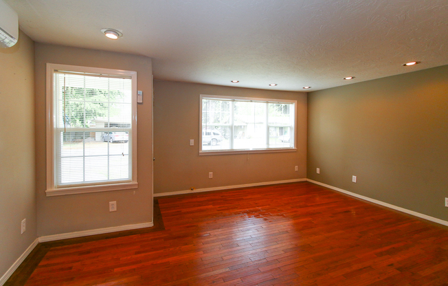 2 beds, 1 bath, $1,595