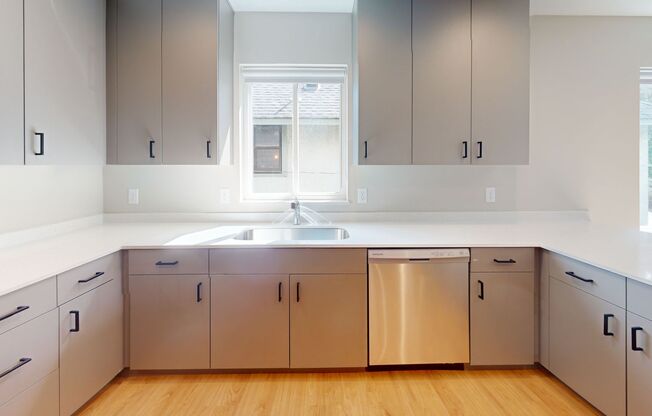 1215 8th St SE (Triplex)