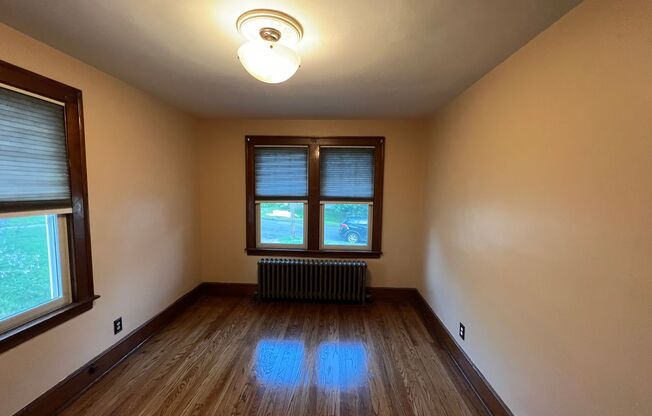 2 beds, 1 bath, $1,400, Unit Floor 1