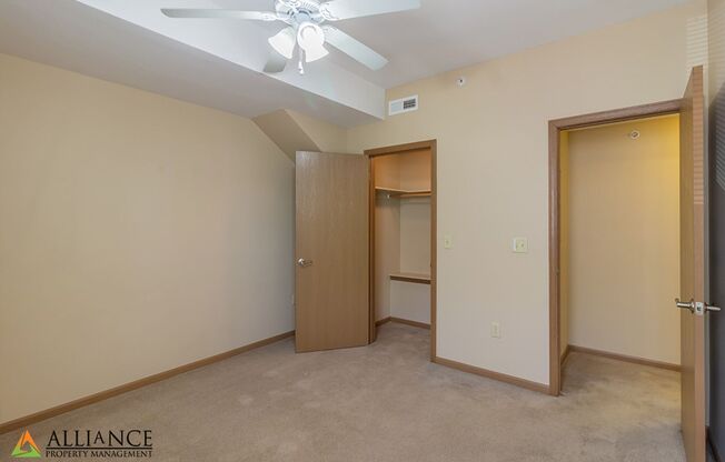 2 beds, 1 bath, 1,090 sqft, $990, Unit 201