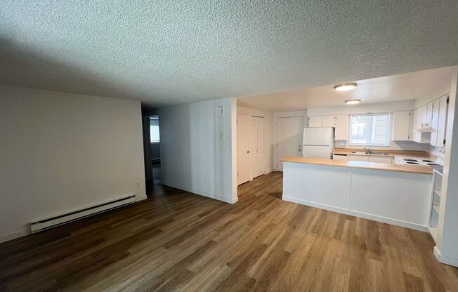 2 beds, 1 bath, 780 sqft, $1,195, Unit 38