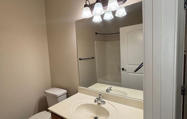 2 beds, 2 baths, 927 sqft, $915, Unit F3