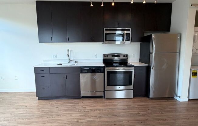 Studio, 1 bath, 407 sqft, $1,525, Unit 607