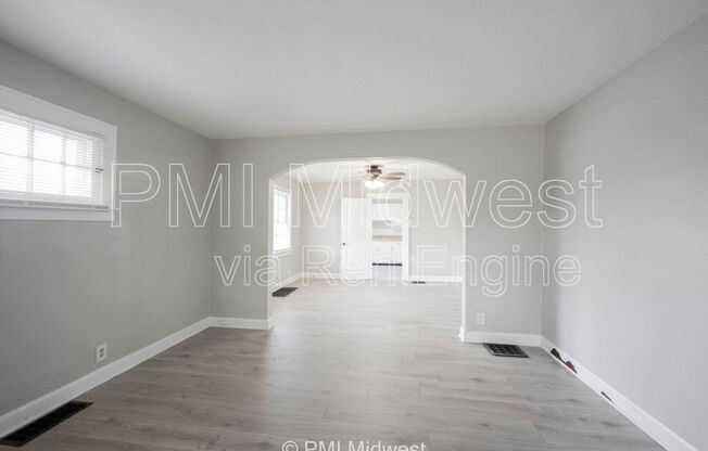 4302 E 10 ST