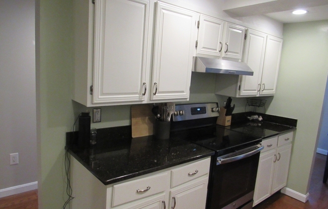 1 bed, 1 bath, 712 sqft, $1,775, Unit 120