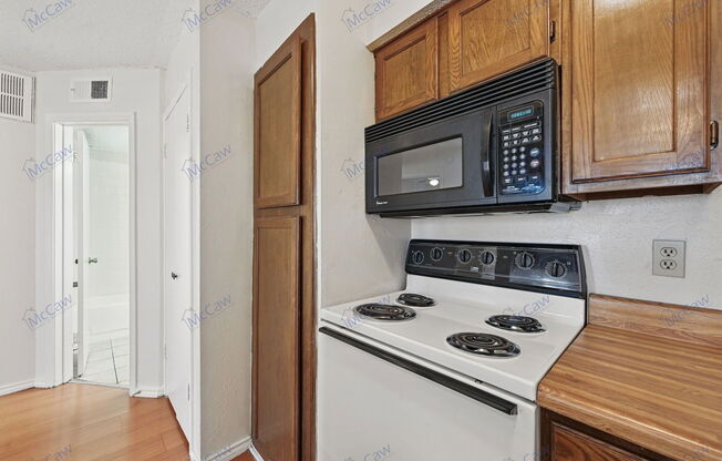 1 bed, 1 bath, 550 sqft, $1,000, Unit 323