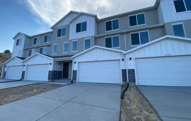Newly Built 3 Bd/2.5 Ba Town Home in Eagle Mountain