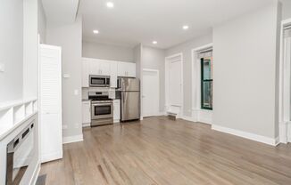 Gorgeous One Bedroom Apartment in Central Gold Coast Neighborhood