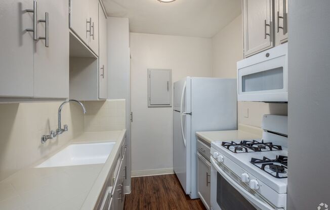 1 bed, 1 bath, $1,600, Unit 10