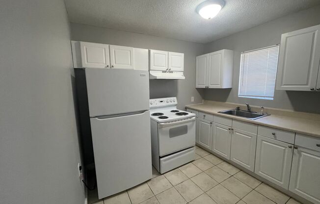 2 beds, 1 bath, 765 sqft, $775, Unit Unit "O"