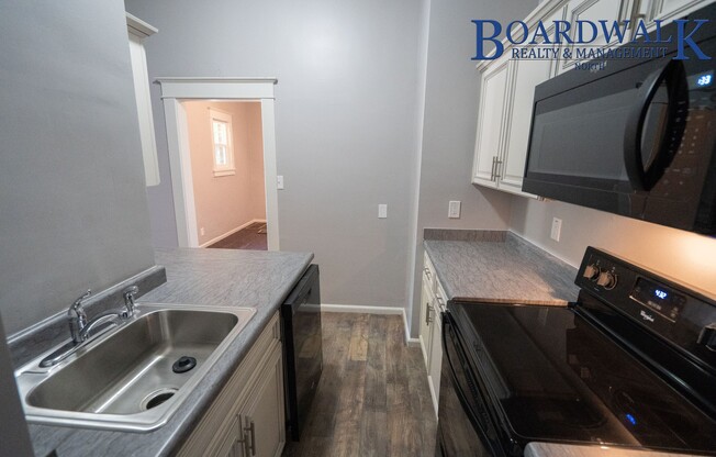 2 beds, 1 bath, 1,030 sqft, $1,100, Unit 2635 Quincy Ave