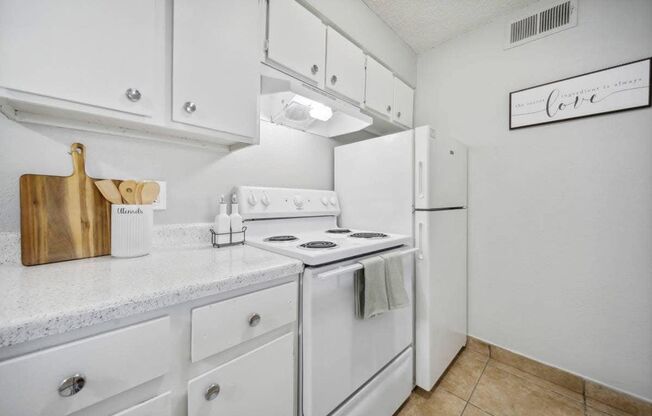 1 bed, 1 bath, 700 sqft, $779, Unit 60