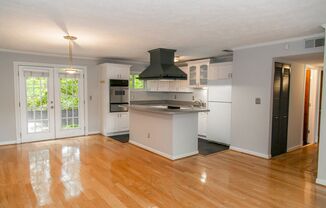 Welcome to Arborgate! Spacious Condo in Heart of Buckhead!