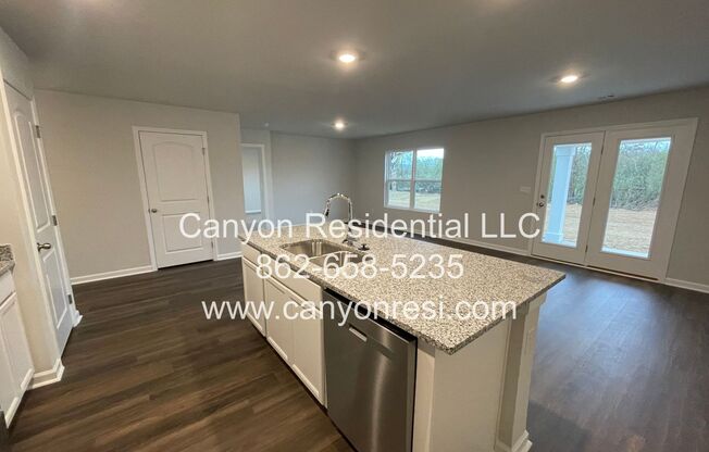 Great Location near everything, beautirul 4 Br 2 Bath