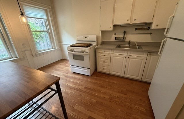 2 beds, 1 bath, 700 sqft, $3,150, Unit 2