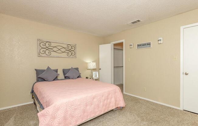 a bedroom with a bed in a hotel room