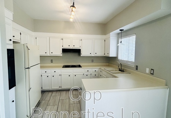 3678 HIDDEN DR