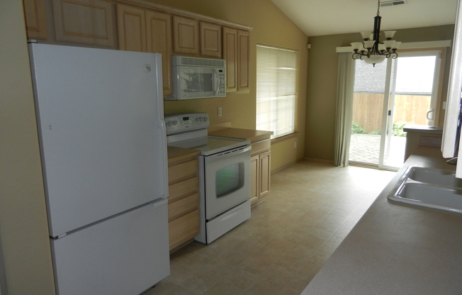 3 Bedroom Ranch Style Home With Great Layout & Beautiful Backyard! A/C included!