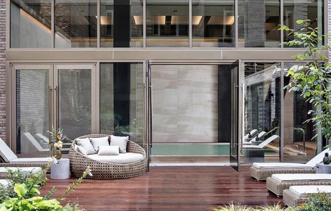 505 W 43 ST
