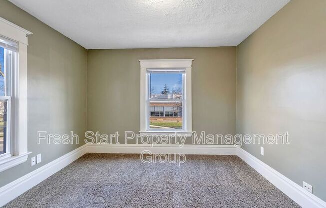 312 PALMER ST NE