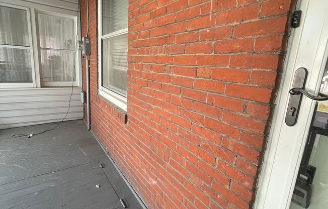 AVAILABLE NOW - MOVE-IN READY!!! Bright and Spacious 3 bedroom house in Drexel Hill!!