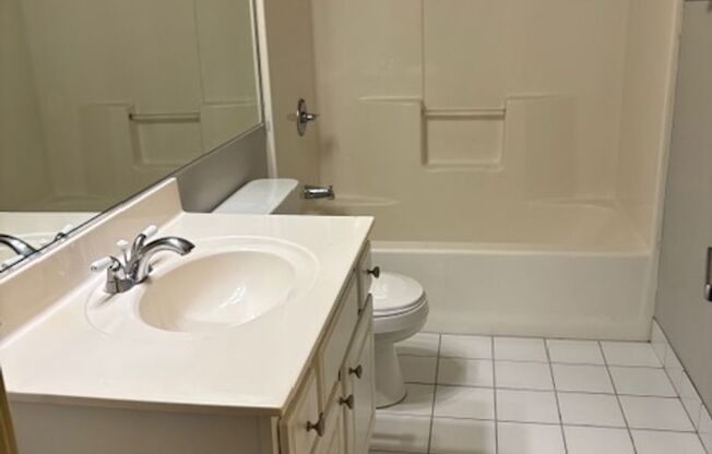 1 bed, 1 bath, 630 sqft, $1,350, Unit 914