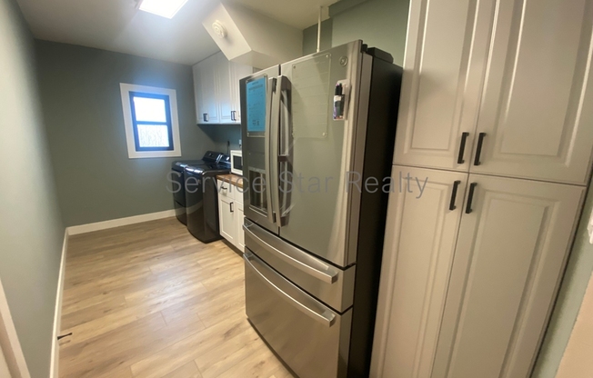 2121 W AVALON DR