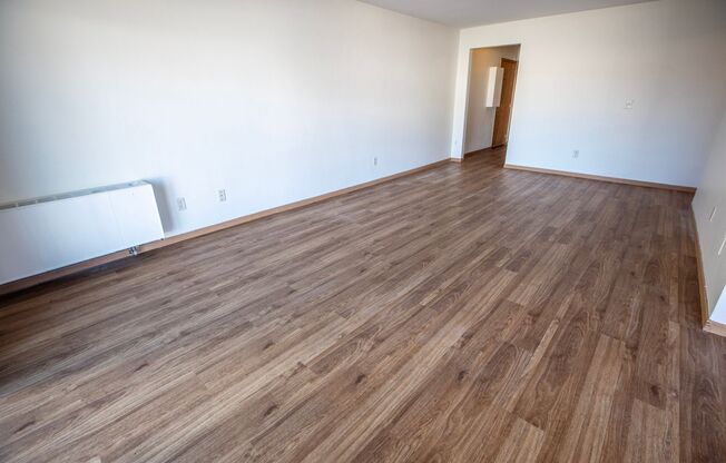 2 beds, 1 bath, 1,070 sqft, $1,670, Unit 1955-120