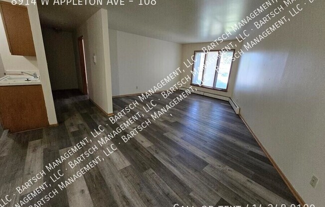 8914 W APPLETON AVE