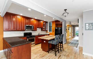 103 W 118 ST