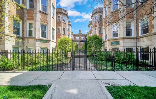 877 W Cornelia Ave