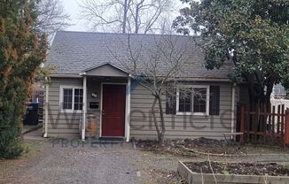 512 Columbia *Charming Cottage with Private, Fenced Backyard and Ample Storage*