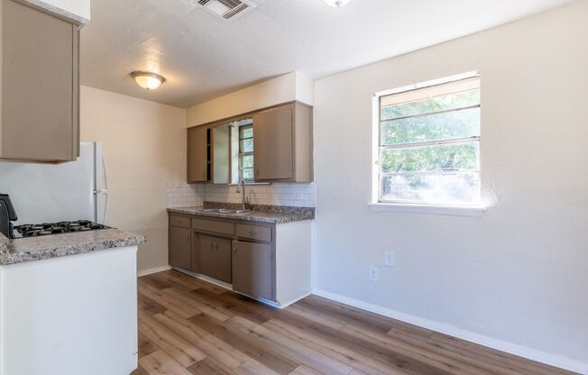 4 beds, 1 bath, $1,350