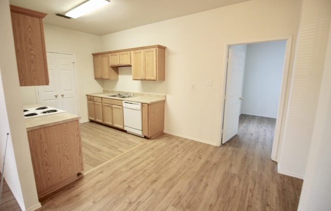 3 beds, 2 baths, $1,295