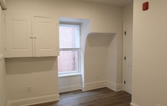 1 bed, 1 bath, 650 sqft, $1,125, Unit 130 State St- 3R