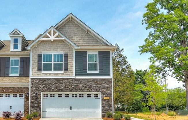 Like New Townhome in Beautiful North Charlotte Community!