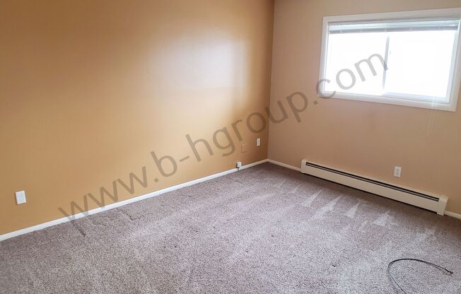 2 beds, 1 bath, 700 sqft, $1,015