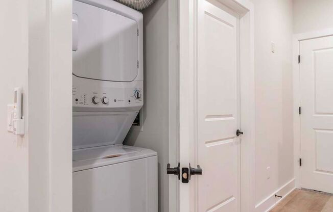 Studio, 1 bath, 420 sqft, $1,155, Unit 213