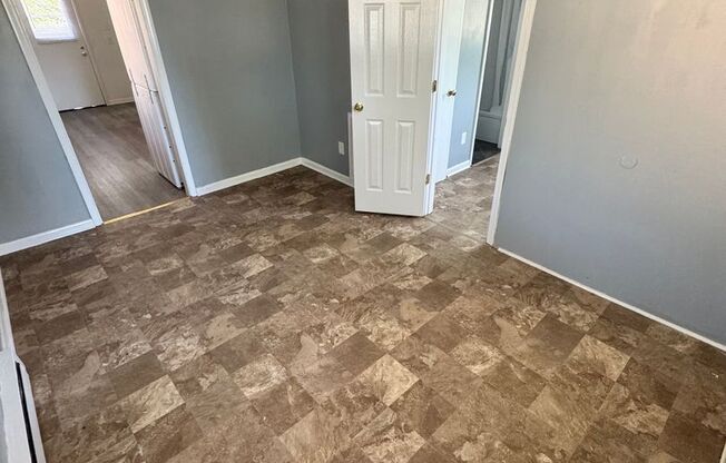 Cozy 3 bed 1.5 bath with Backyard