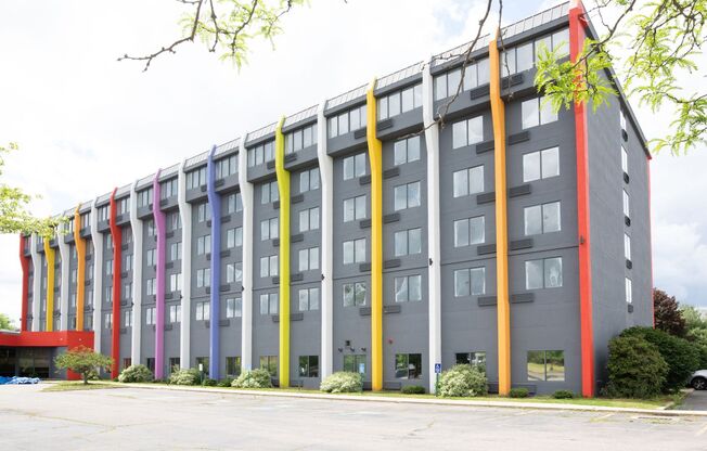 Studio, 1 bath, 415 sqft, $1,400, Unit 275 Research Pkwy