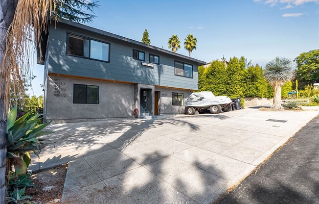901 1/2 MICHELTORENA ST