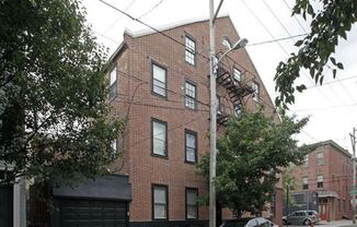 827 S 2nd St