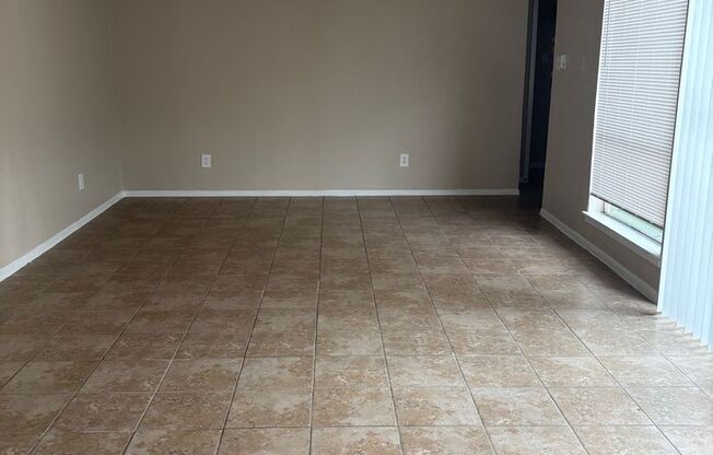 3 beds, 2 baths, 1,200 sqft, $1,905, Unit 3-1636-B