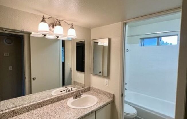 1 bed, 1 bath, 700 sqft, $1,575, Unit 14