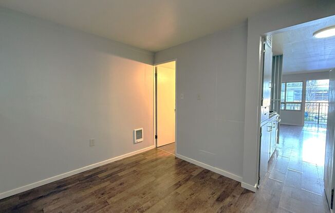 1 bed, 1 bath, 350 sqft, $1,195, Unit 211