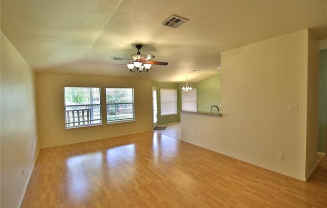 BEAUTIFUL 3 BEDROOMS / 2 BATH HOME IN SETTLERS CROSSING