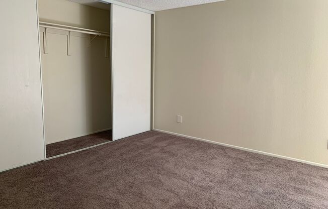 2 beds, 1 bath, 876 sqft, $2,595, Unit C210