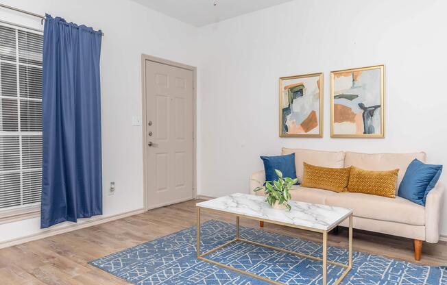 2 beds, 1.5 baths, 837 sqft, $1,179