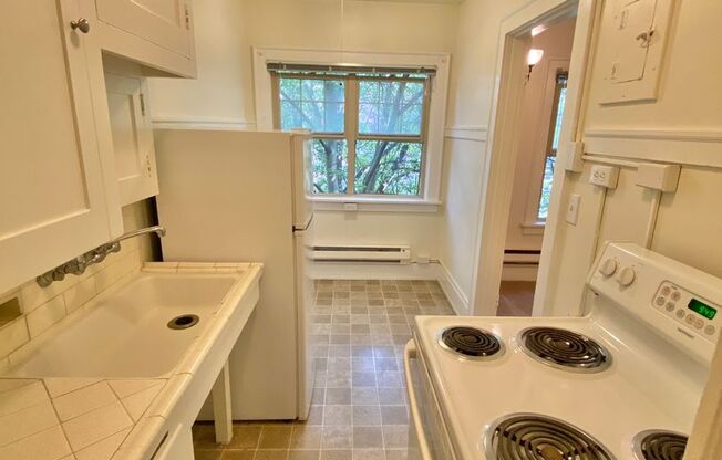 Studio, 1 bath, 437 sqft, $1,395, Unit 209